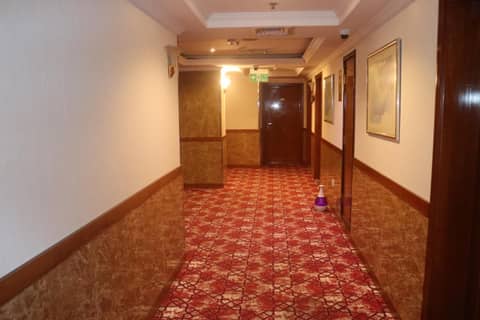 Delmon Hotel — hotel room