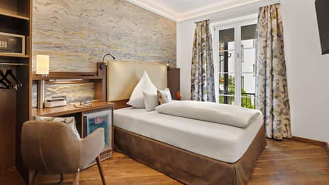 Hotel Deutsche Eiche — bedroom