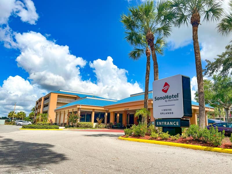 Hotel Monreale Inn & Studios I-Drive Icon Park Orlando — building