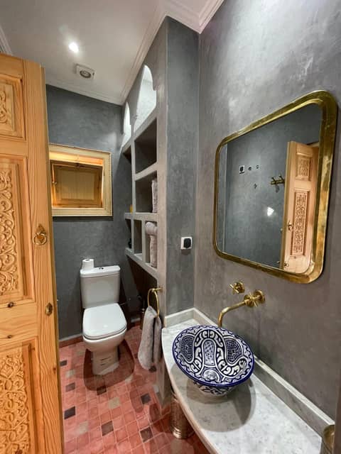 Riad Le Petit Joyau — bathroom