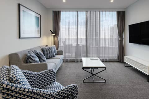 Meriton Suites Broadbeach — hotel room