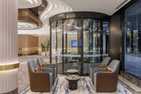 Meriton Suites Broadbeach — lounge