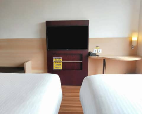 Asyana Kemayoran Jakarta — hotel room