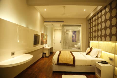 Hotel Orange — hotel room