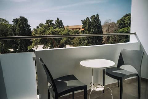 Amphitryon City Hotel — balance & terrace