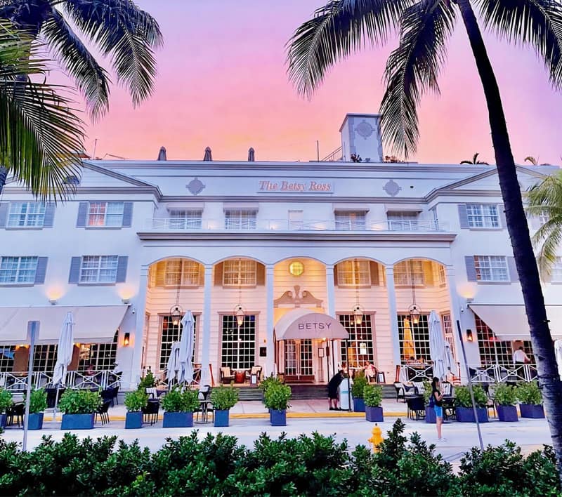 The Betsy Hotel, South Beach — building
