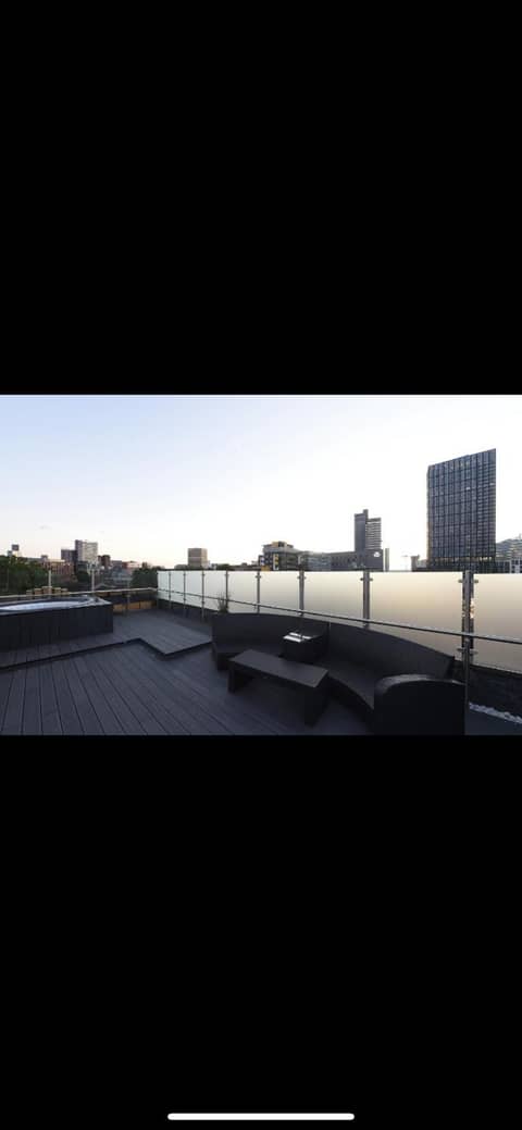 Swan Street Townhouse Hot Tub & Roof Terrace — photo 3