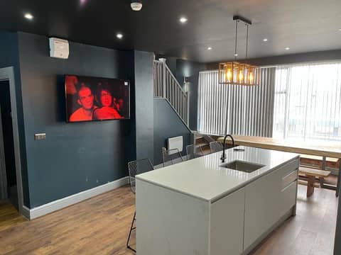 Swan Street Townhouse Hot Tub & Roof Terrace — photo 9