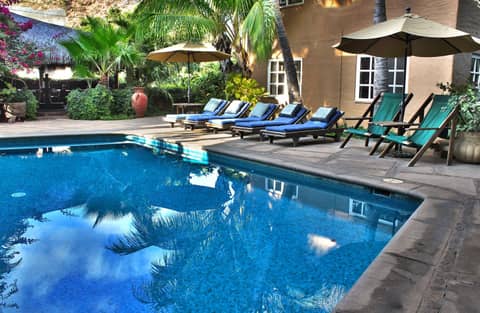 The Bungalows Hotel — recepcion & lobby