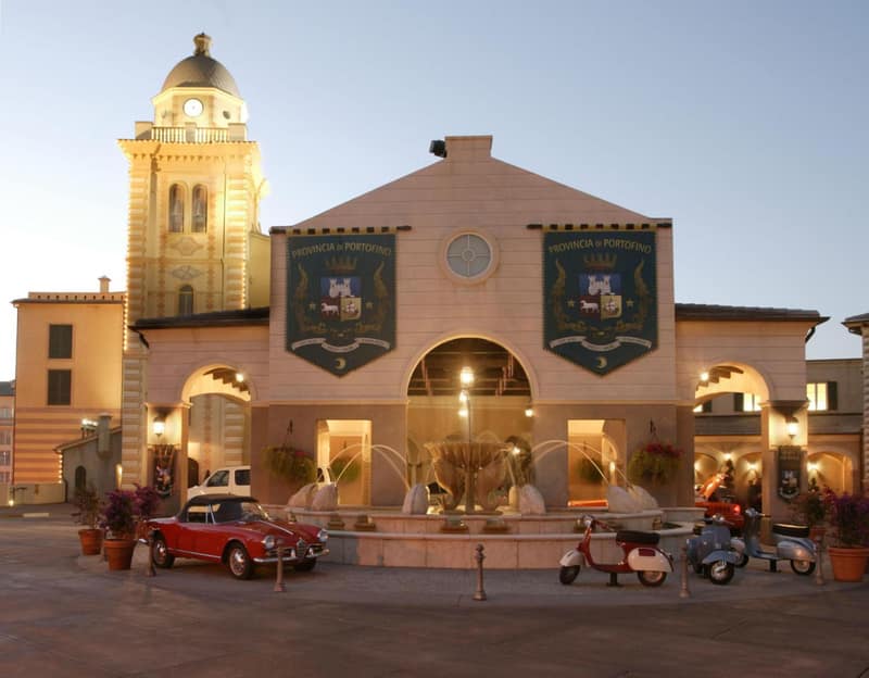 Universal's Loews Portofino Bay Hotel — building