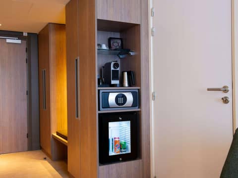 Novotel Lyon Centre-Confluence Bord de Saone — hotel room