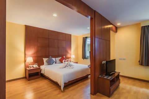 Elite Suites Patong — bedroom
