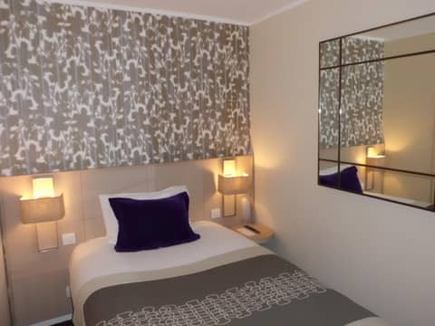 Jardins Eiffel — hotel room