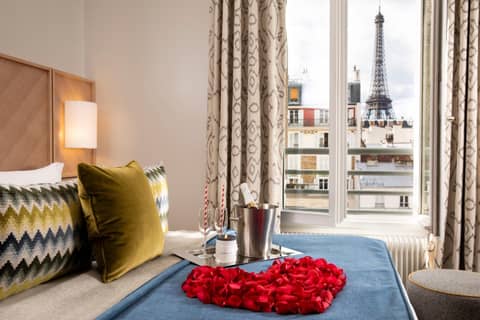 Jardins Eiffel — hotel room