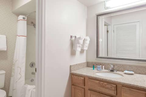 Value Suites Extended Stay - St Louis — bathroom