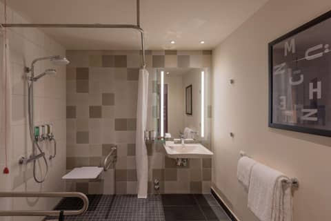 Hampton By Hilton Munich City North — photo 9