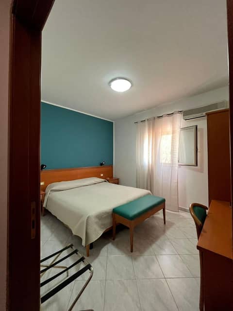 Hotel d'Orleans — hotel room