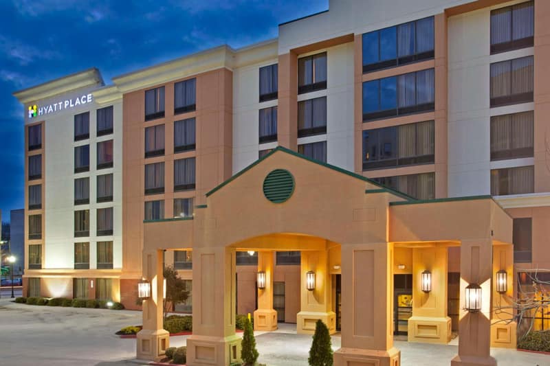 Hyatt Place Atlanta Airport North — building