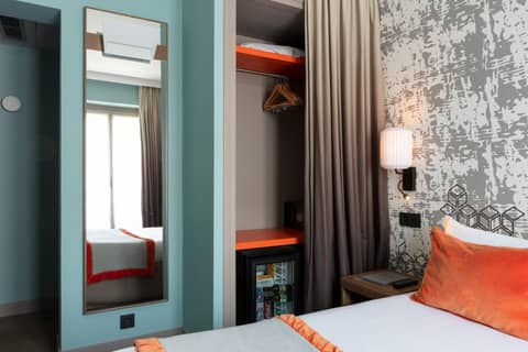 Hotel des Nations Saint Germain — hotel room
