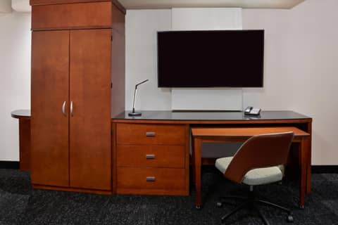 Courtyard by Marriott Calgary Airport — photo 9