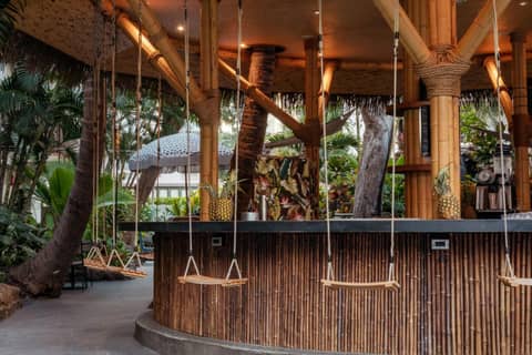 White Sands Hotel — lounge