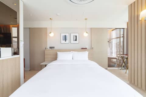 Ocean 2 Heaven — hotel room