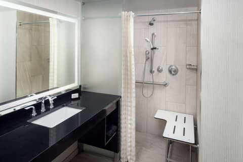 Embassy Suites by Hilton Washington DC Chevy Chase Pavilion — photo 4