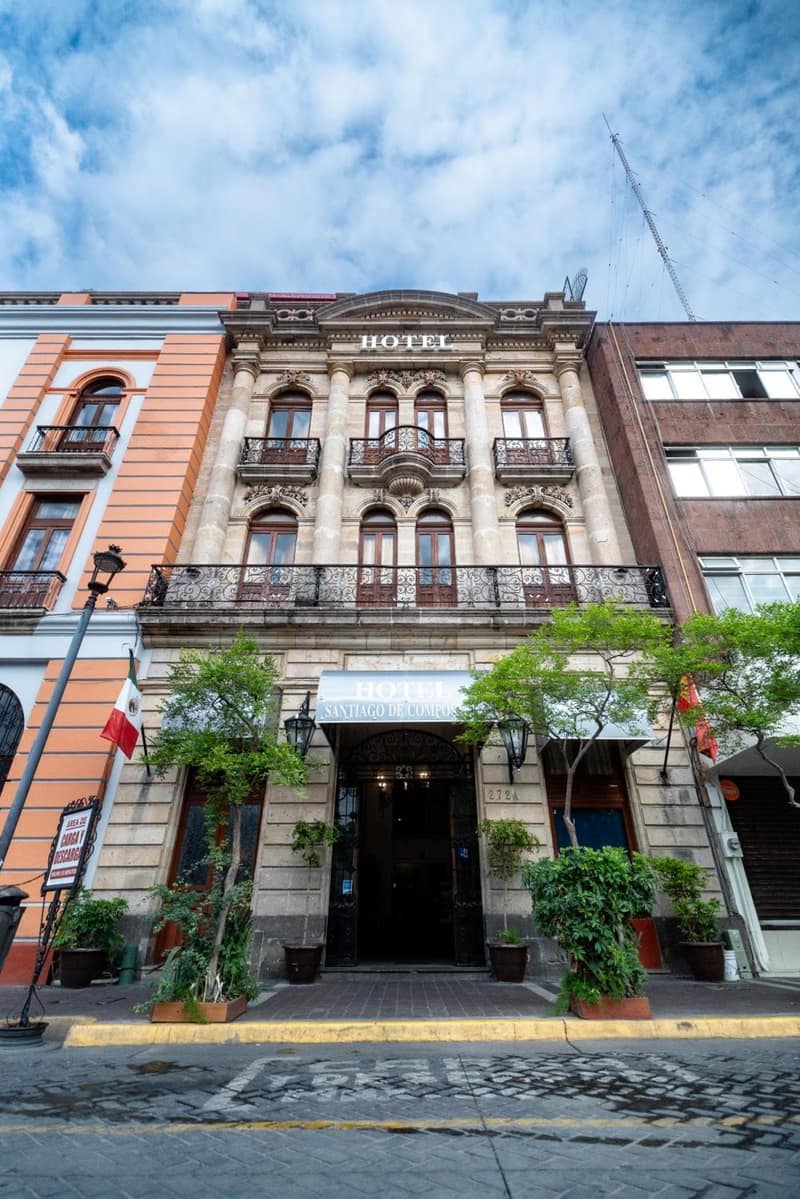 Hotel Santiago De Compostela - Guadalajara Centro Historico — building