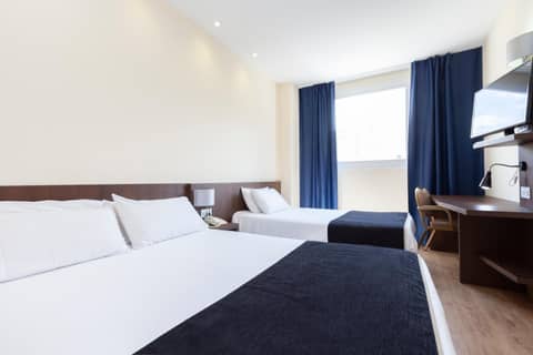 Hotel Olympia Universidades — hotel room