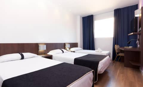Hotel Olympia Universidades — hotel room