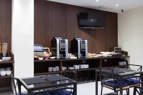 Hotel Olympia Universidades — dining