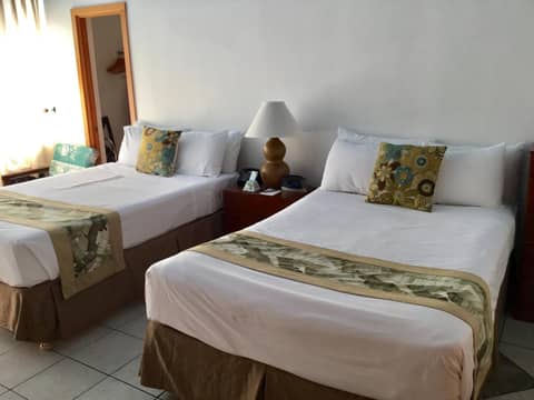 Holiday Surf Hotel (with full kitchen) — photo 8