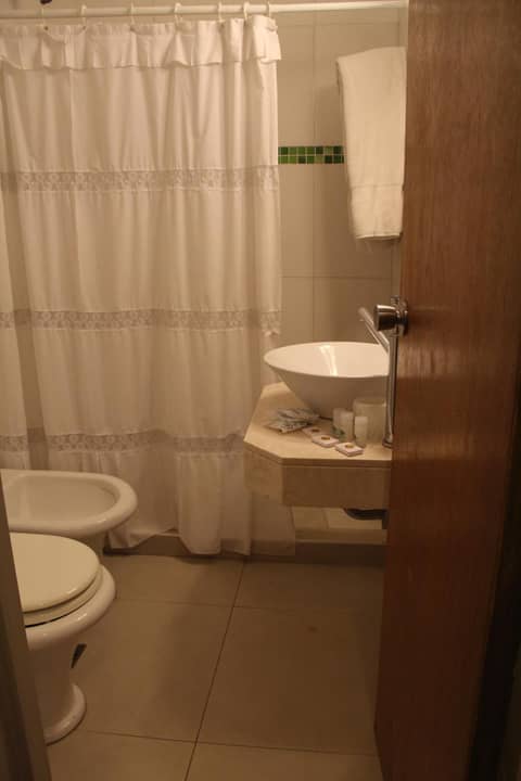 Alpino Hotel — bathroom