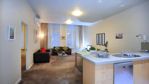 Flinders Landing Apartments — hotel room