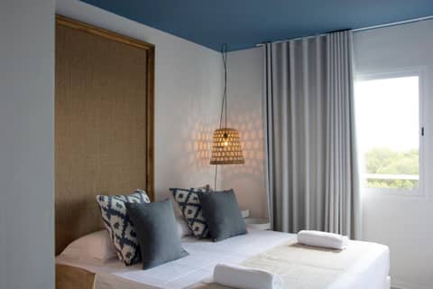 YOU & CO. Saler Beach Boutique — hotel room