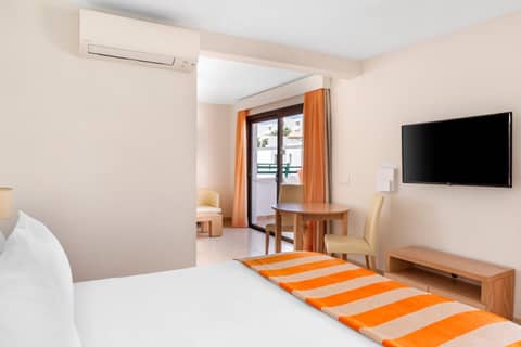 Sunset Bay Club — hotel room