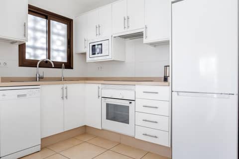Sunset Bay Club — kitchen