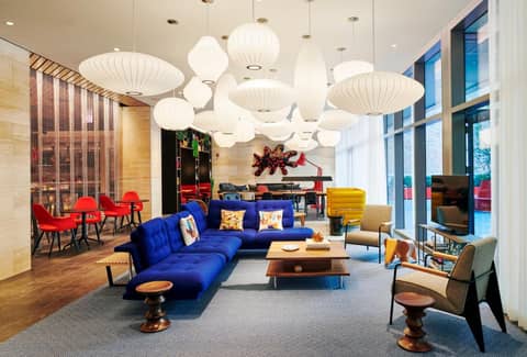 citizenM Chicago Downtown — lounge