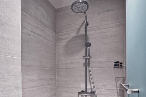 Hotel Achilleas — bathroom