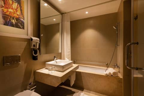 Holiday Inn Express & Suites Bengaluru Old Madras Road by IHG — photo 8