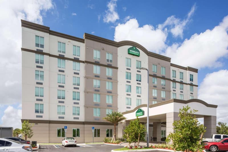 Wingate by Wyndham Miami Airport — building