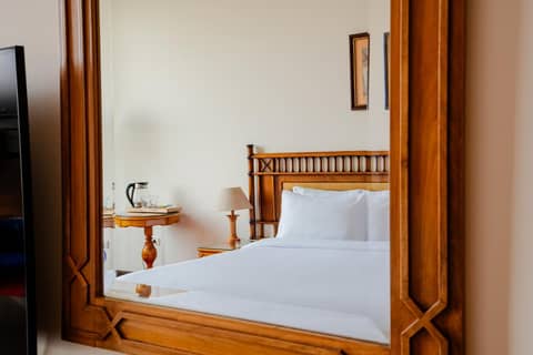 Om Kolthoom Hotel — bedroom
