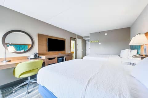 Hampton Inn St. Louis - Westport — hotel room