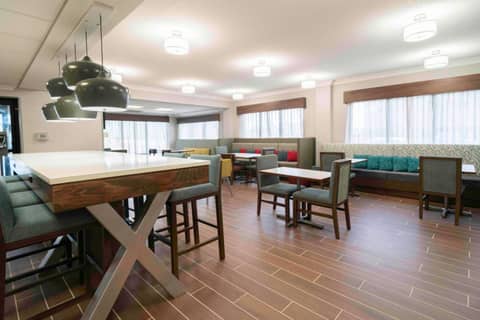 Hampton Inn St. Louis - Westport — dining