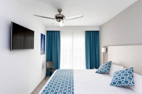 Hotel Riu Papayas - All Inclusive — hotel room