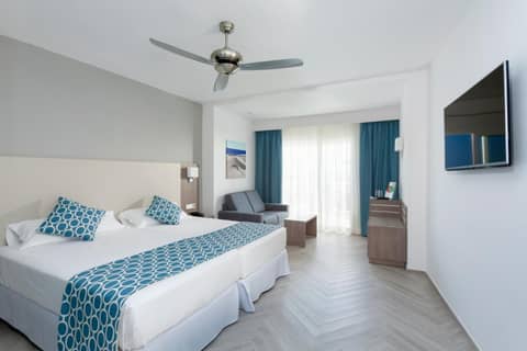 Hotel Riu Papayas - All Inclusive — hotel room
