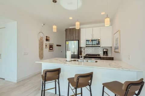 Sentral Michigan Avenue — kitchen