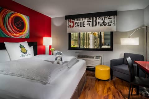 Staypineapple, Hotel FIVE, Downtown Seattle — photo 3