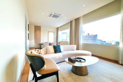 The One Hotel Bay Breeze Pattaya — hotel room