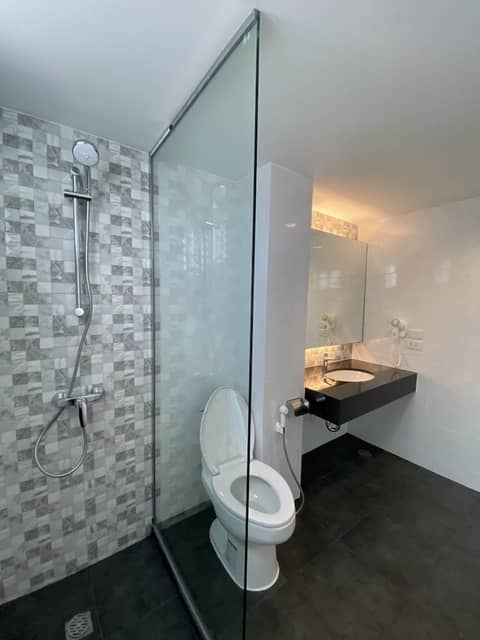 The One Hotel Bay Breeze Pattaya — bathroom